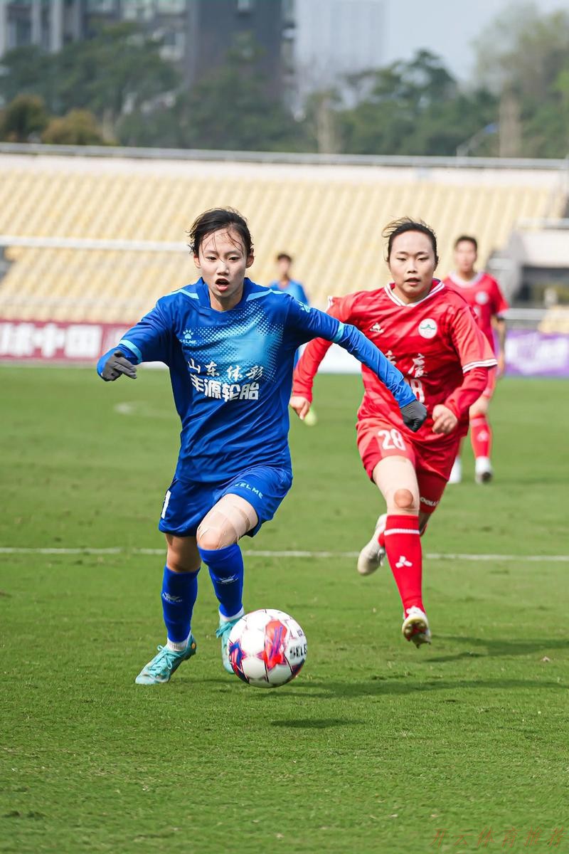 开云体育最新动态：女超联赛新赛季第一阶段战罢 球迷回归为女足“绽放”打气助威