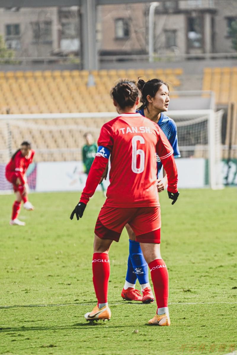 开云体育最新动态：女超联赛新赛季第一阶段战罢 球迷回归为女足“绽放”打气助威