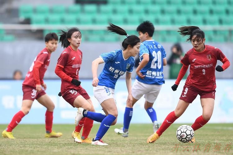 开云体育最新动态：女超联赛新赛季第一阶段战罢 球迷回归为女足“绽放”打气助威